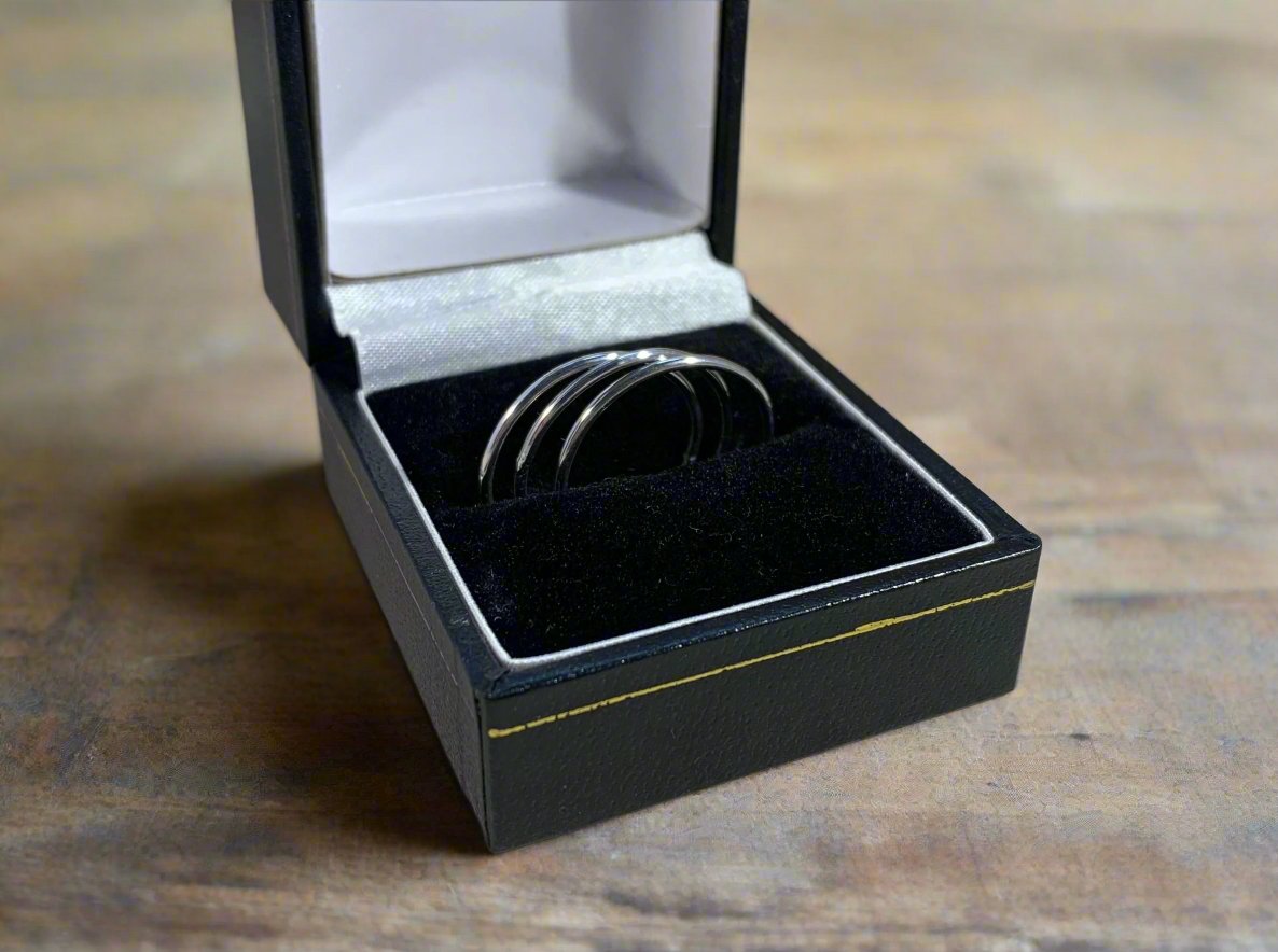 Stacking rings in a ring box, right angle 